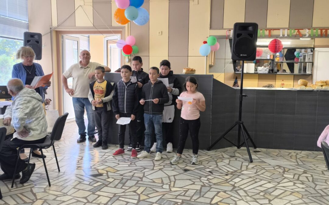 Поздрав от учениците на ОУ „Св. св.Кирил и Методий“ с. Крушовица по случай Международния ден на възрастните хора